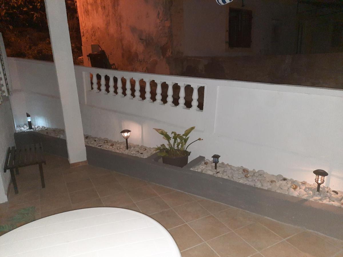 Apartmani Ana-Lora Lopar Exterior foto