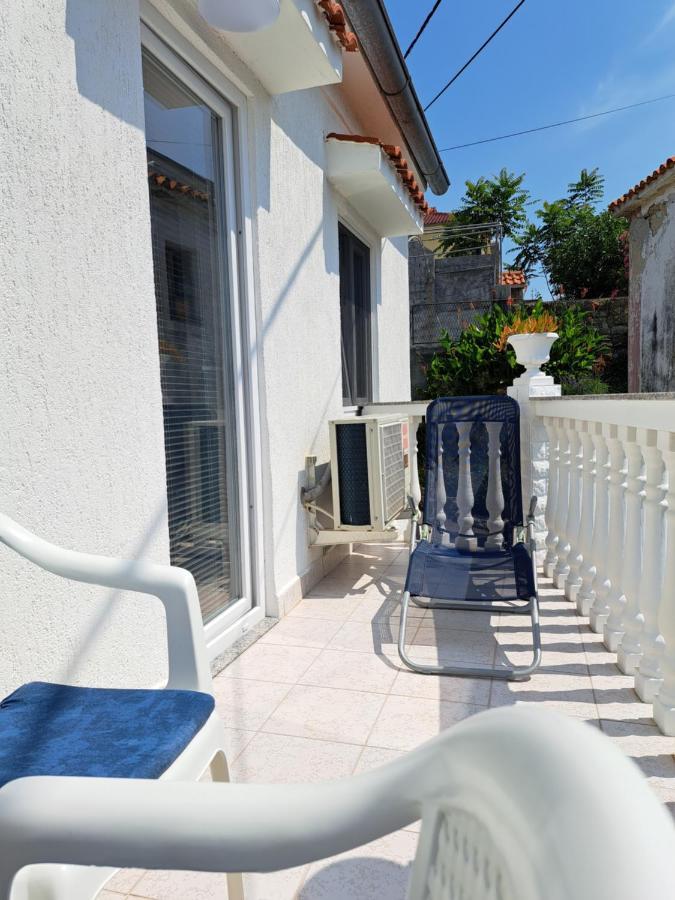 Apartmani Ana-Lora Lopar Exterior foto