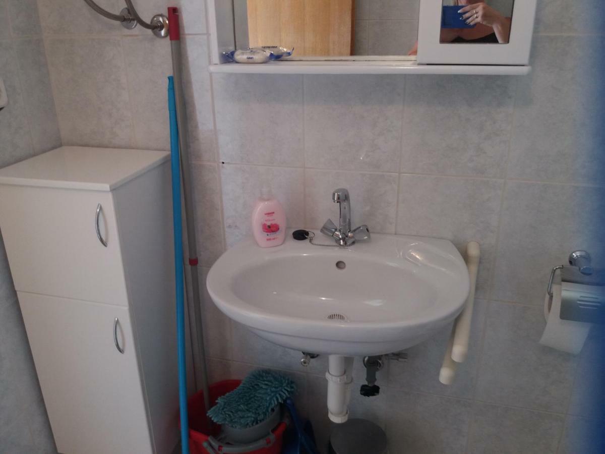 Apartmani Ana-Lora Lopar Exterior foto
